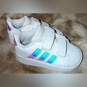 Adidas Toddler Sneakers Size 5 – White w/ Iridescent Stripes